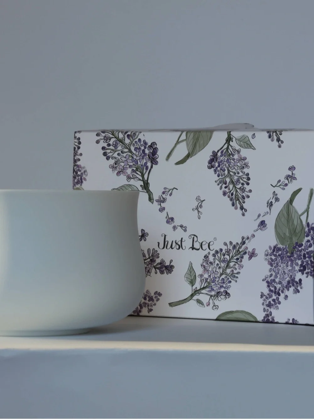 Just Bee Pearl Ceramic Vessel Lilac 31 oz Oversized 3 Wick Luxury Candle NIB